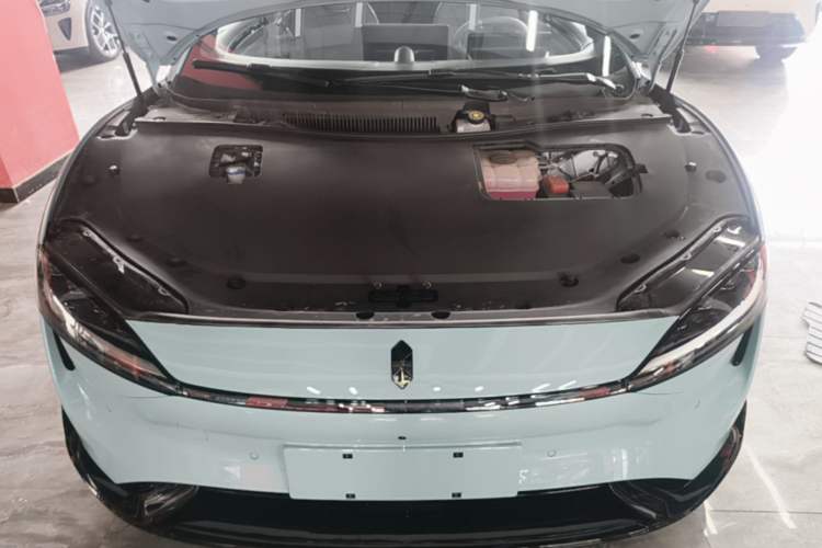 Used Hima Luxeed S7 2025 855 km Max Engine Bay