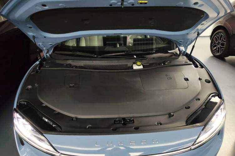Used Hima Luxeed S7 2025 705 km Pro Engine Bay