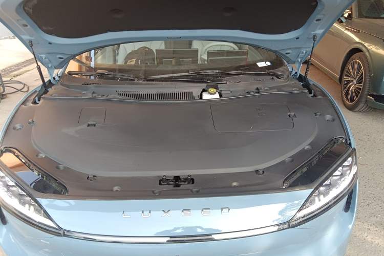 Used Hima Luxeed S7 2025 705 km Pro Engine Bay