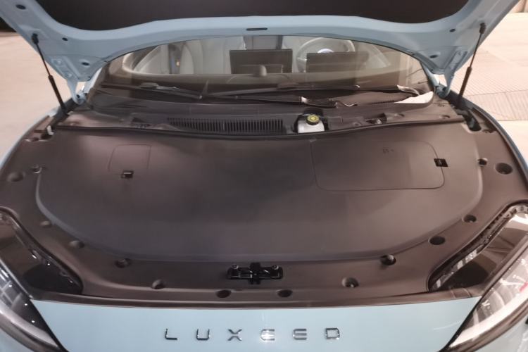 Used Hima Luxeed S7 2025 705 km Max Engine Bay