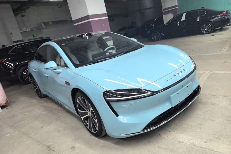 Used Hima Luxeed S7 2025 855 km Max Exterior 2