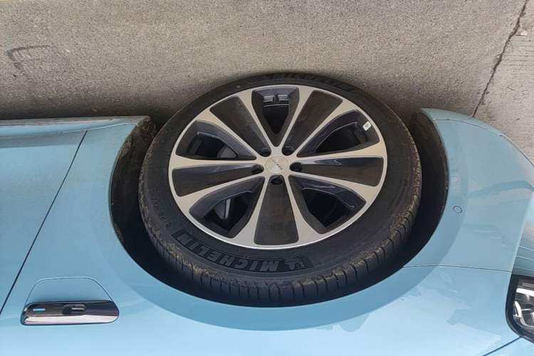 Used Hima Luxeed S7 2025 855 km Max Exterior 4