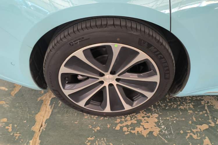 Used Hima Luxeed S7 2025 855 km Max Exterior 5