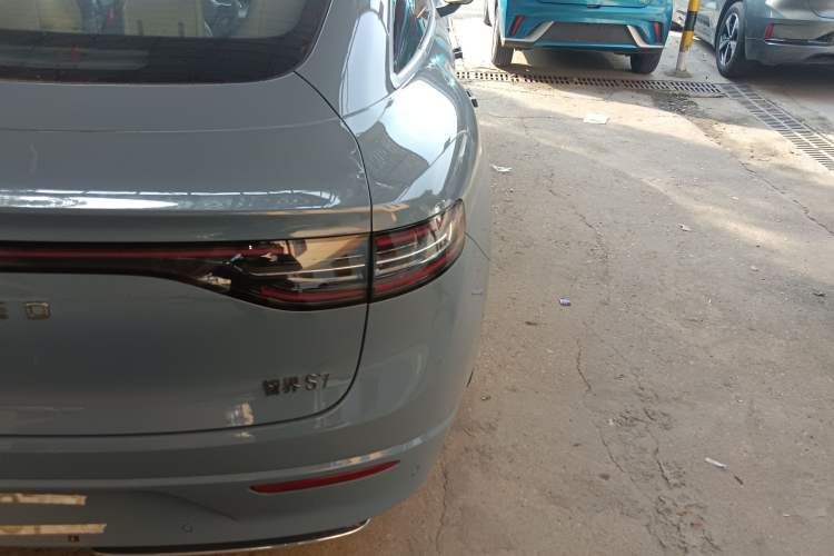Used Hima Luxeed S7 2025 705 km Pro Exterior 6
