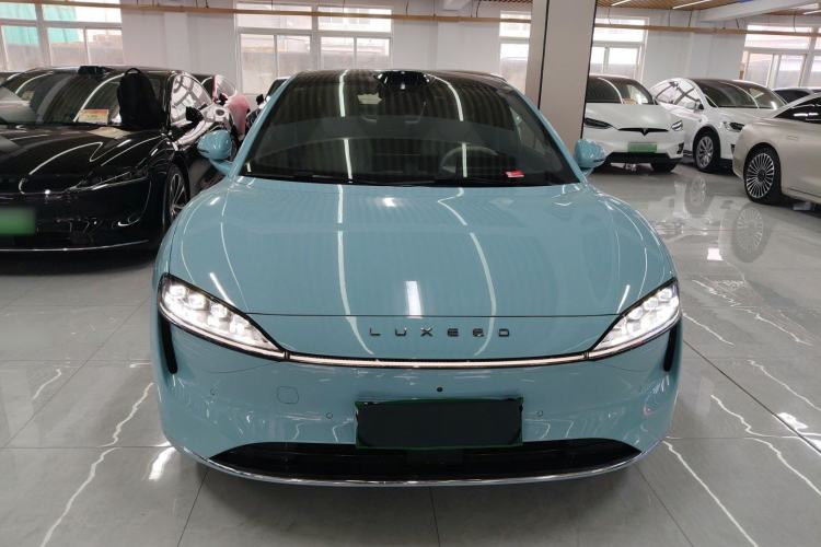 Used Hima Luxeed S7 2025 785 km Ultra Front