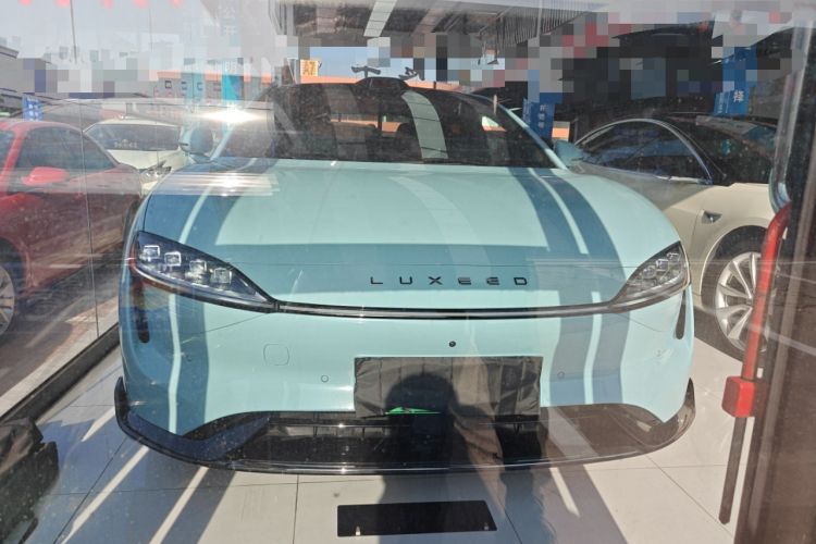Used Hima Luxeed S7 2025 785 km Ultra Front