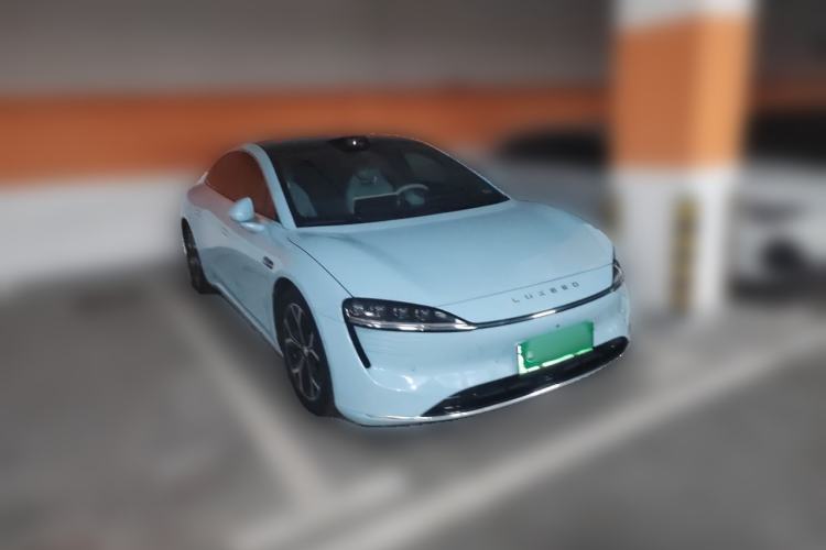 Used Hima Luxeed S7 2025 705 km Max Front Right 45 Deg