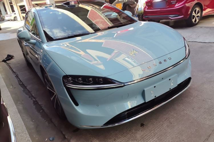 Used Hima Luxeed S7 2025 785 km Ultra Front Right 45 Deg