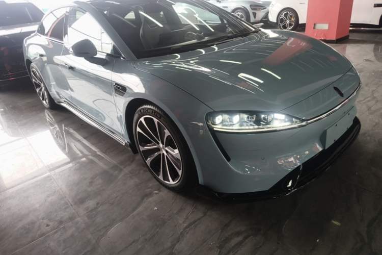 Used Hima Luxeed S7 2025 855 km Max Front Right 45 Deg