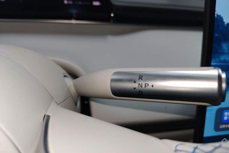 Used Hima Luxeed S7 2025 785 km Ultra Gear Lever