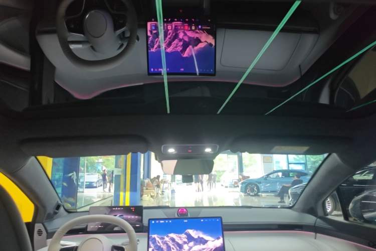 Used Hima Luxeed S7 2025 855 km Max Headliner