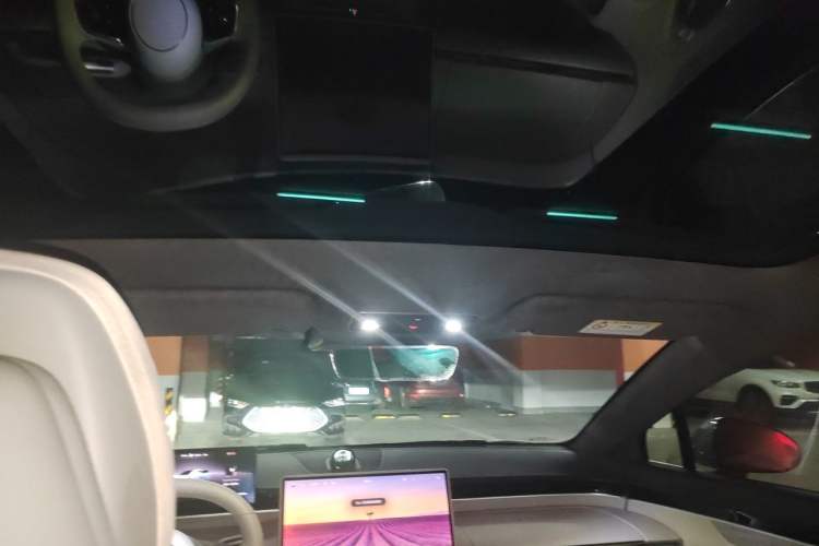 Used Hima Luxeed S7 2025 705 km Max Headliner