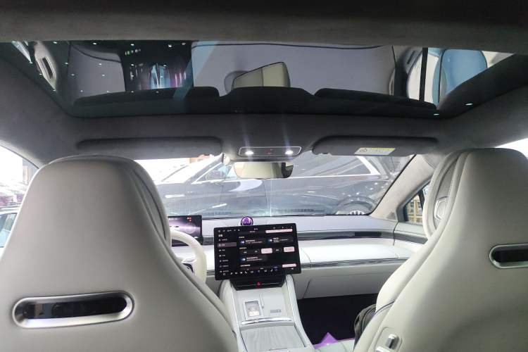 Used Hima Luxeed S7 2025 785 km Ultra Headliner