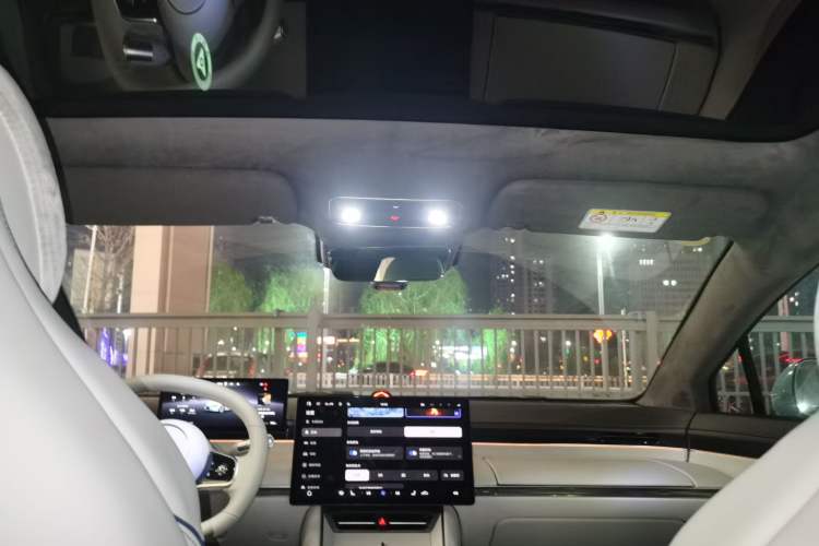Used Hima Luxeed S7 2025 705 km Max Headliner