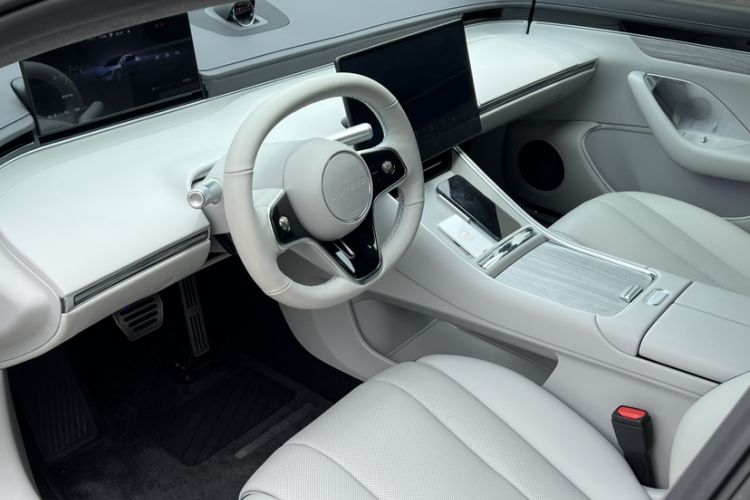 Used Hima Luxeed S7 2025 855 km Max Interior 1