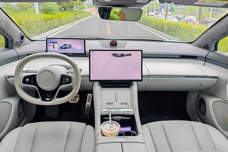 Used Hima Luxeed S7 2025 785 km Ultra Interior 1