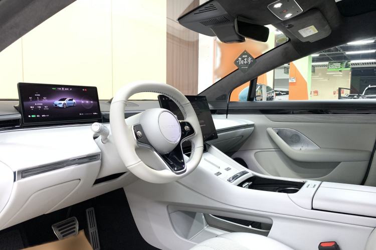 Used Hima Luxeed S7 2025 785 km Ultra Interior 1