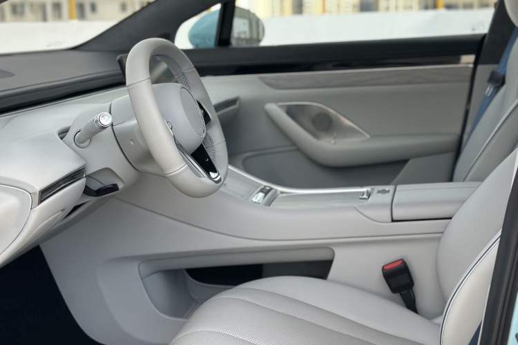 Used Hima Luxeed S7 2025 855 km Max Interior 2