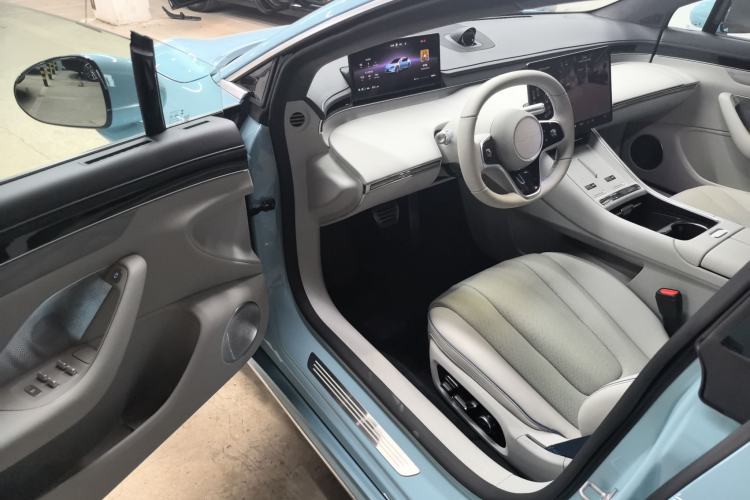 Used Hima Luxeed S7 2025 855 km Max Interior 2