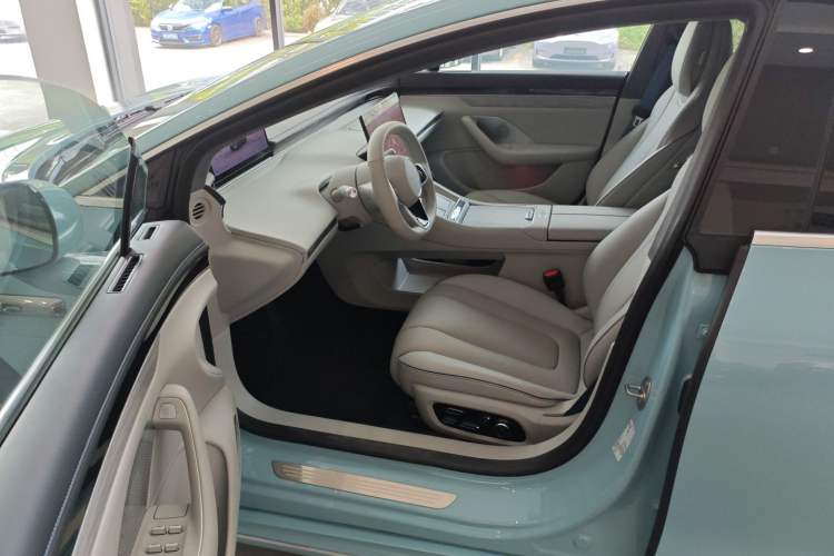 Used Hima Luxeed S7 2025 705 km Max Interior 3