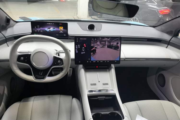 Used Hima Luxeed S7 2025 855 km Max Interior 3