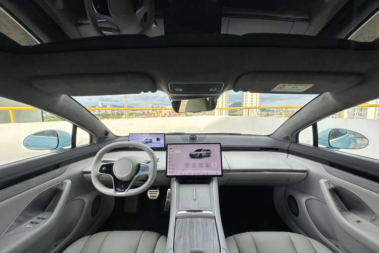Used Hima Luxeed S7 2025 855 km Max Interior 4