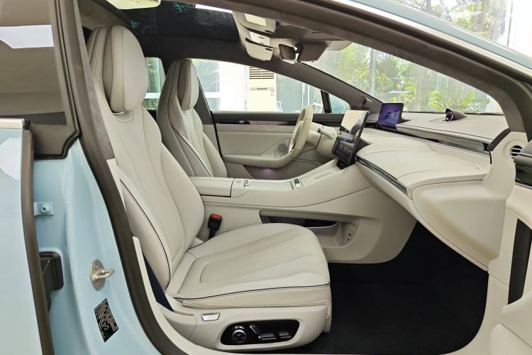 Used Hima Luxeed S7 2025 705 km Max Interior 5
