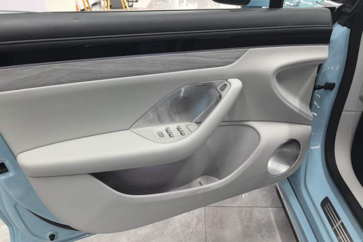 Used Hima Luxeed S7 2025 705 km Max Interior 5