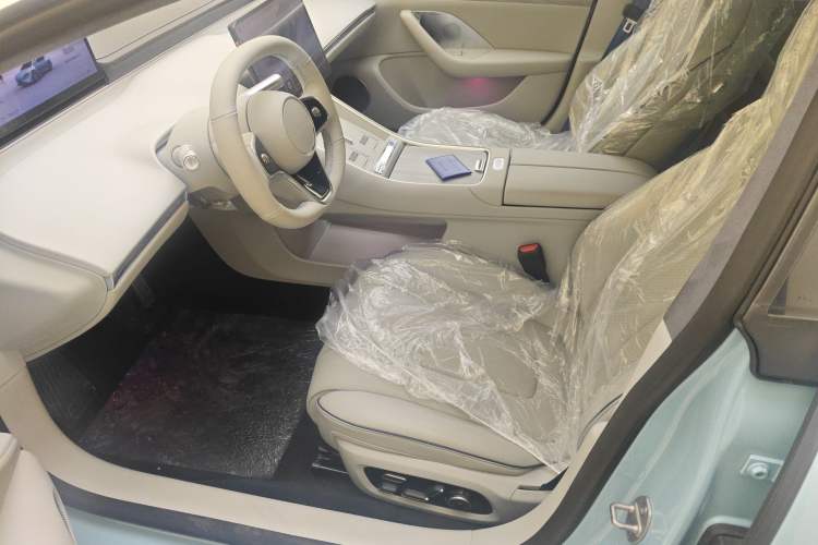 Used Hima Luxeed S7 2025 705 km Max Left Front Seat