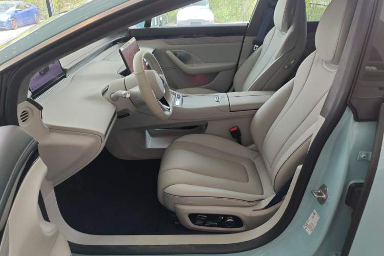 Used Hima Luxeed S7 2025 705 km Max Left Front Seat