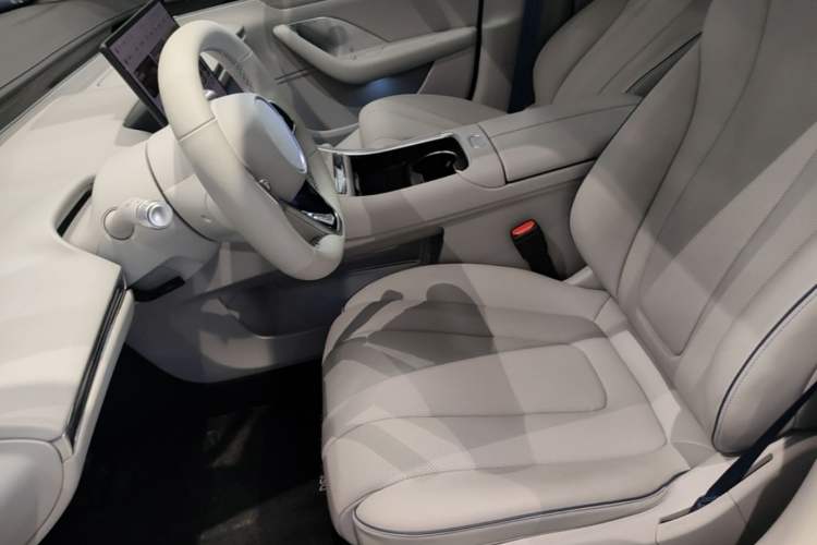 Used Hima Luxeed S7 2025 855 km Max Left Front Seat