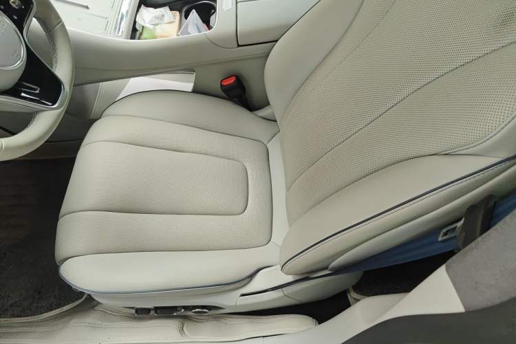 Used Hima Luxeed S7 2025 705 km Max Left Front Seat