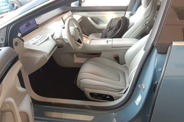 Used Hima Luxeed S7 2025 705 km Pro Left Front Seat