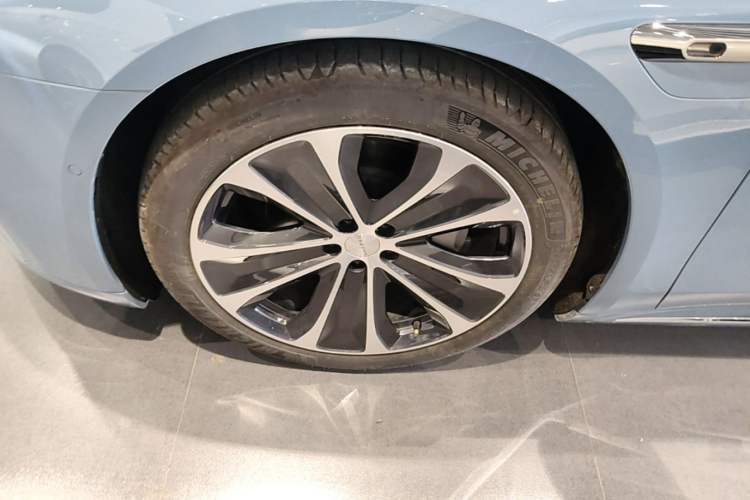 Used Hima Luxeed S7 2025 855 km Max Left Front Wheel Hub