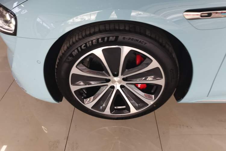 Used Hima Luxeed S7 2025 785 km Ultra Left Front Wheel Hub