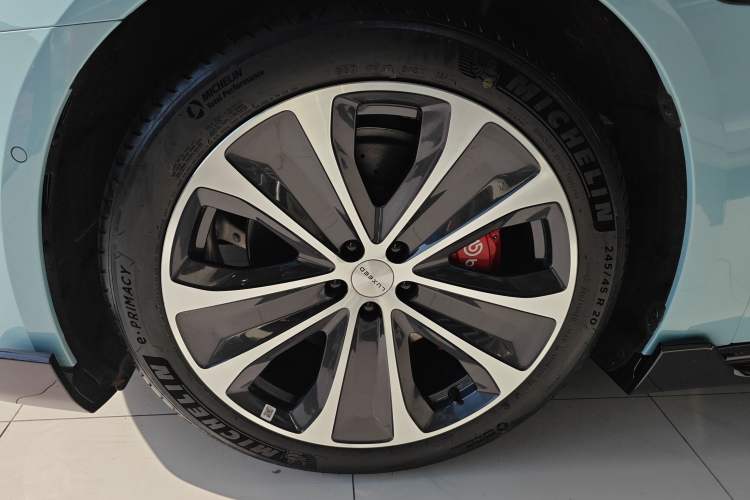 Used Hima Luxeed S7 2025 785 km Ultra Left Front Wheel Hub