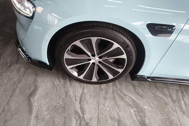 Used Hima Luxeed S7 2025 855 km Max Left Front Wheel Hub