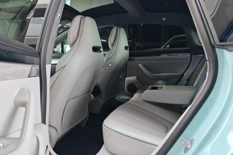 Used Hima Luxeed S7 2025 785 km Ultra Left Rear Seat