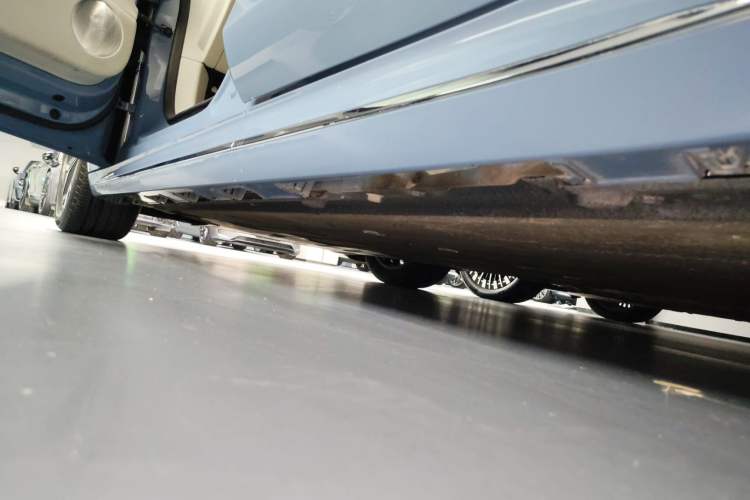 Used Hima Luxeed S7 2025 705 km Pro Left Side Sill