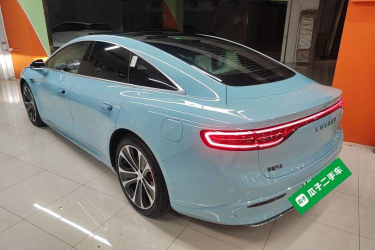 Used Hima Luxeed S7 2025 785 km Ultra Rear Left 45 Deg