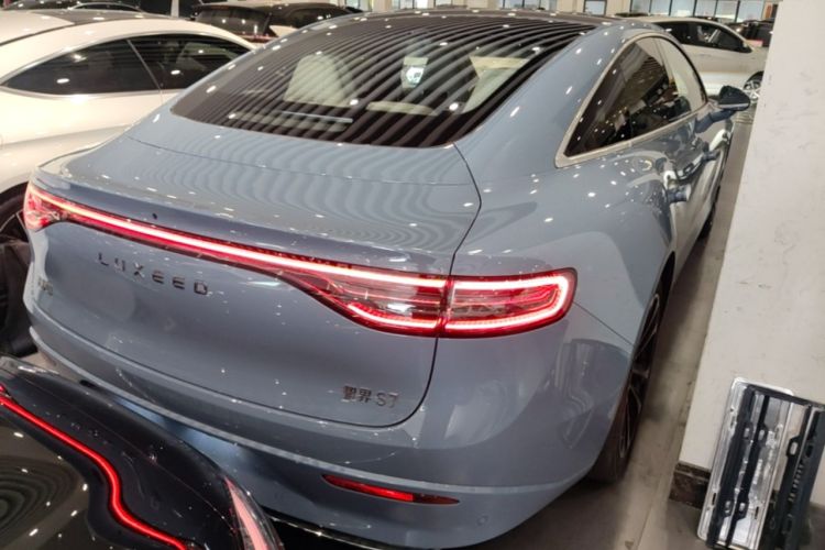 Used Hima Luxeed S7 2025 855 km Max Rear Right 45 Deg