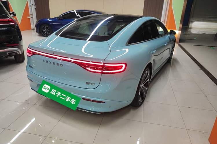 Used Hima Luxeed S7 2025 785 km Ultra Rear Right 45 Deg