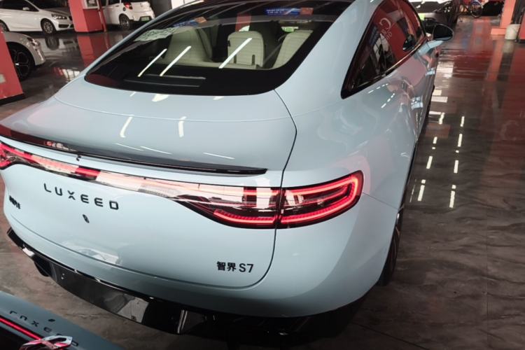 Used Hima Luxeed S7 2025 855 km Max Rear