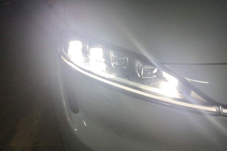 Used Hima Luxeed S7 2025 705 km Max Right Front Headlight
