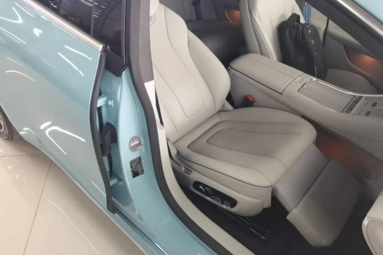 Used Hima Luxeed S7 2025 785 km Ultra Right Front Seat