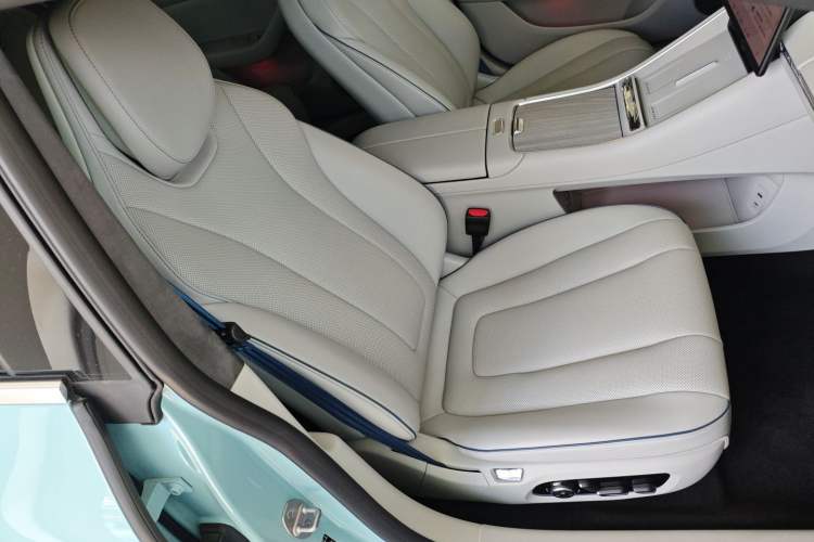 Used Hima Luxeed S7 2025 705 km Max Right Front Seat