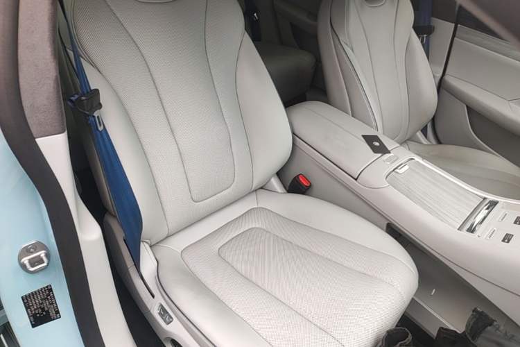 Used Hima Luxeed S7 2025 855 km Max Right Front Seat