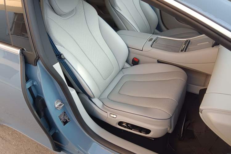 Used Hima Luxeed S7 2025 705 km Pro Right Front Seat