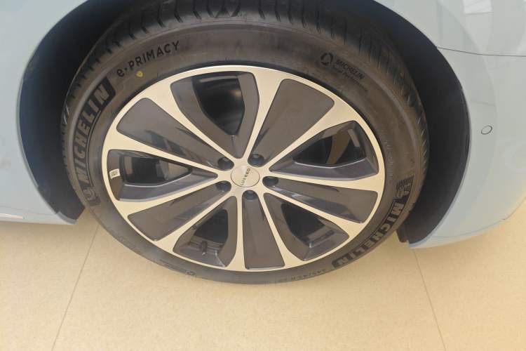 Used Hima Luxeed S7 2025 705 km Max Right Front Wheel Hub
