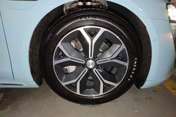 Used Hima Luxeed S7 2025 855 km Max Right Front Wheel Hub